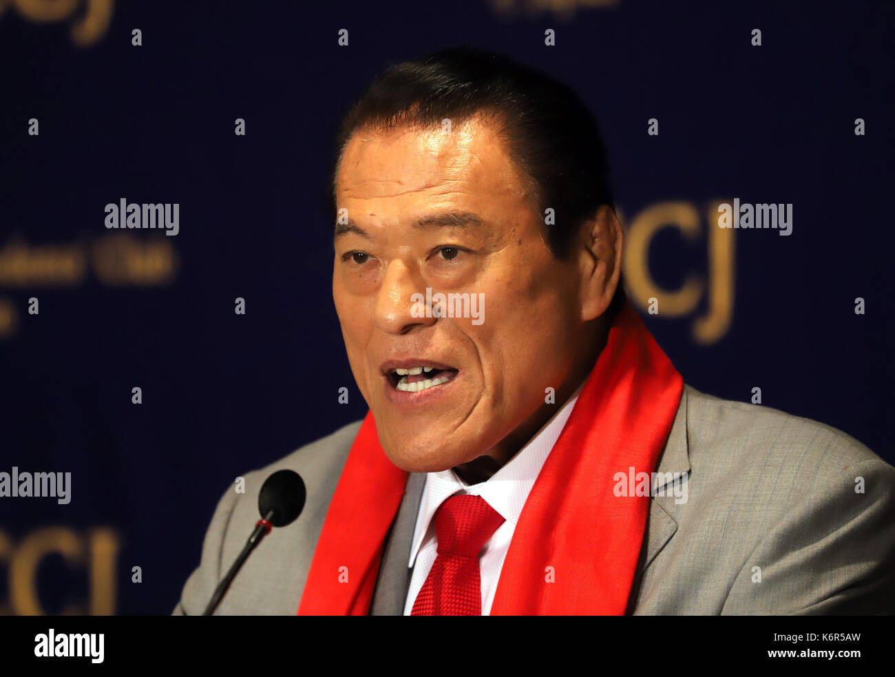 Tokio, Japan. 13 Sep, 2017. Japanische Wrestler - gedreht - Gesetzgeber Antonio Inoki spricht vor der ausländischen Presse in Tokio am Mittwoch, 13. September 2017. Inoki zurück von Pjöngjang am 11. September nach seinem fünftägigen Besuch in Nordkorea. Credit: Yoshio Tsunoda/LBA/Alamy leben Nachrichten Stockfoto