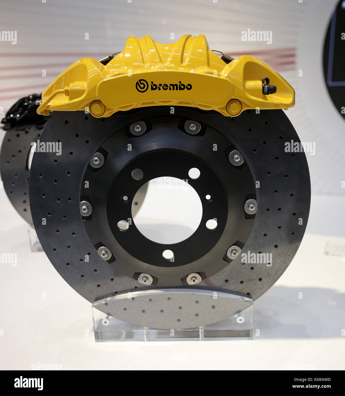 12.09.2017, Messegelände, Frankfurt, 67. IAA Pkw Frankfurt/Main, 14. - 24. September 2017, im Bild Brembo Bremszange mit Bremsscheibe Foto: Cronos/Hasan Bratic Stockfoto