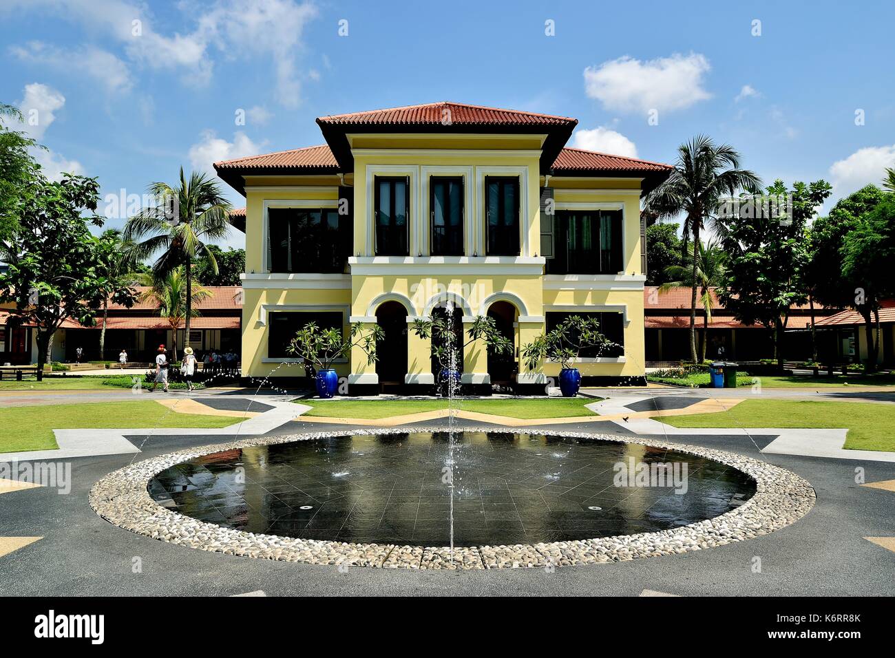 Malay Heritage Center in Kampong Glam, Singapur, Haupthaus, Teich und Begründung Stockfoto