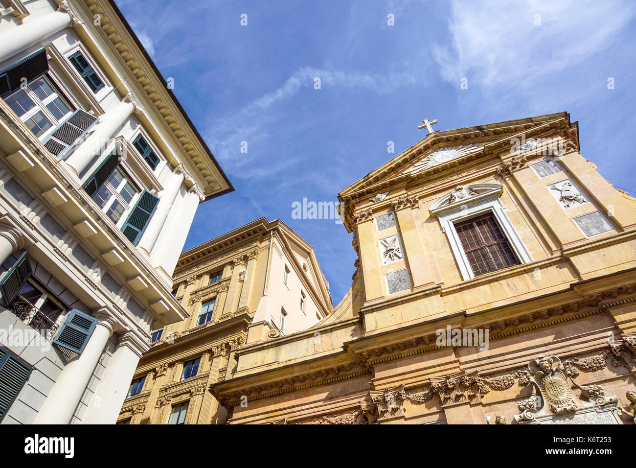 Genova bunte Gebäude Kirche Piazza Giacomo Matteotti Ligurien vivid Italia Genua Architektur Stockfoto