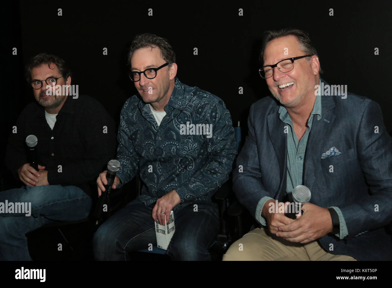 Dana Gould, Tom Kenny und Frank Dietz Bei der Arena Cinelounge im Hollywood Nachbarschaft von Los Angeles, Kalifornien, während einer speziellen Siebung von 'Batman: The Movie". Mit: Dana Gould, Tom Kenny, Frank Dietz Wo: Los Angeles, Kalifornien, Vereinigte Staaten, wenn: 12. Aug. 2017 Credit: Guillermo Proano/WENN.com Stockfoto