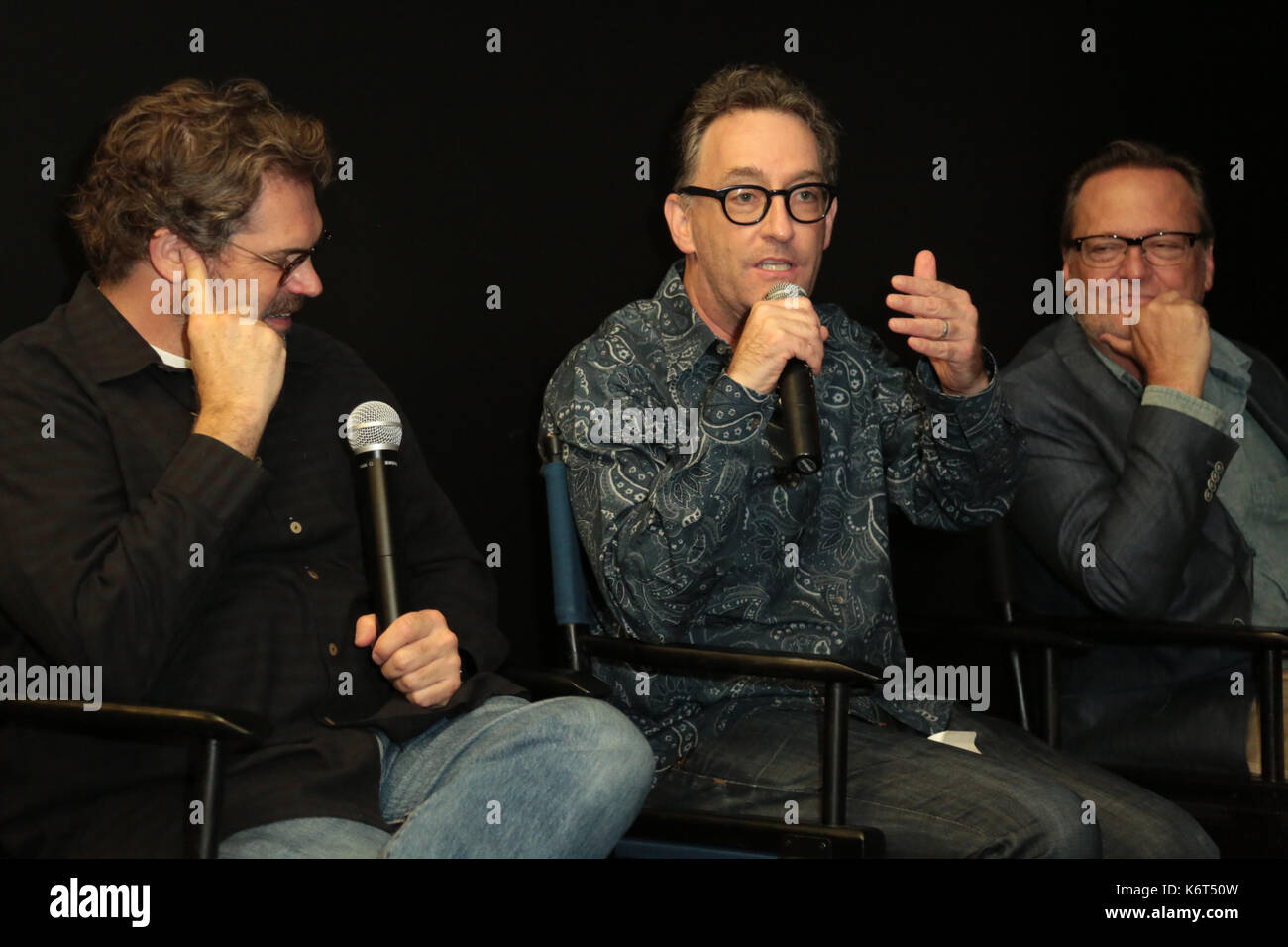 Dana Gould, Tom Kenny und Frank Dietz Bei der Arena Cinelounge im Hollywood Nachbarschaft von Los Angeles, Kalifornien, während einer speziellen Siebung von 'Batman: The Movie". Mit: Dana Gould, Tom Kenny, Frank Dietz Wo: Los Angeles, Kalifornien, Vereinigte Staaten, wenn: 12. Aug. 2017 Credit: Guillermo Proano/WENN.com Stockfoto
