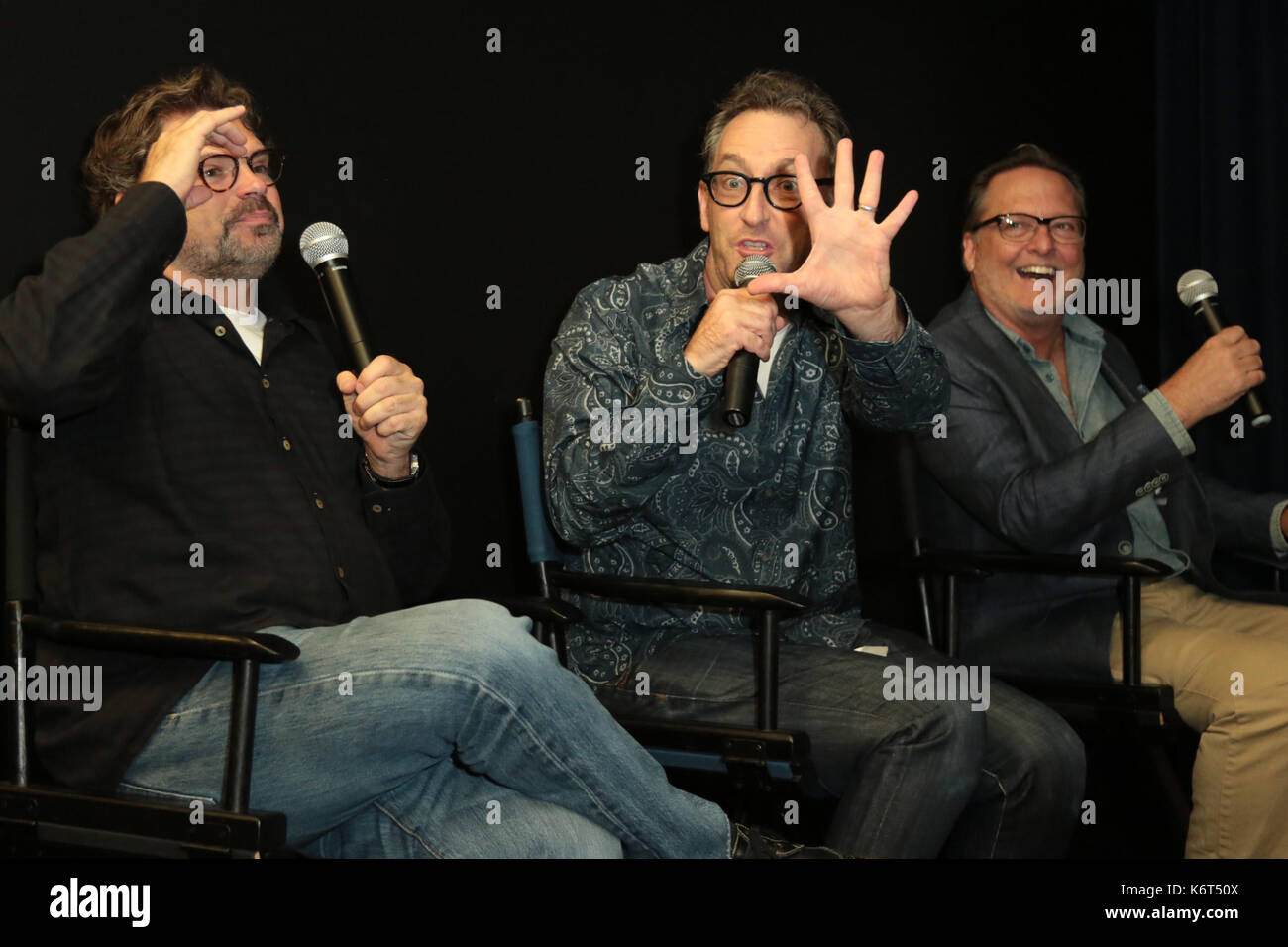 Dana Gould, Tom Kenny und Frank Dietz Bei der Arena Cinelounge im Hollywood Nachbarschaft von Los Angeles, Kalifornien, während einer speziellen Siebung von 'Batman: The Movie". Mit: Dana Gould, Tom Kenny, Frank Dietz Wo: Los Angeles, Kalifornien, Vereinigte Staaten, wenn: 12. Aug. 2017 Credit: Guillermo Proano/WENN.com Stockfoto