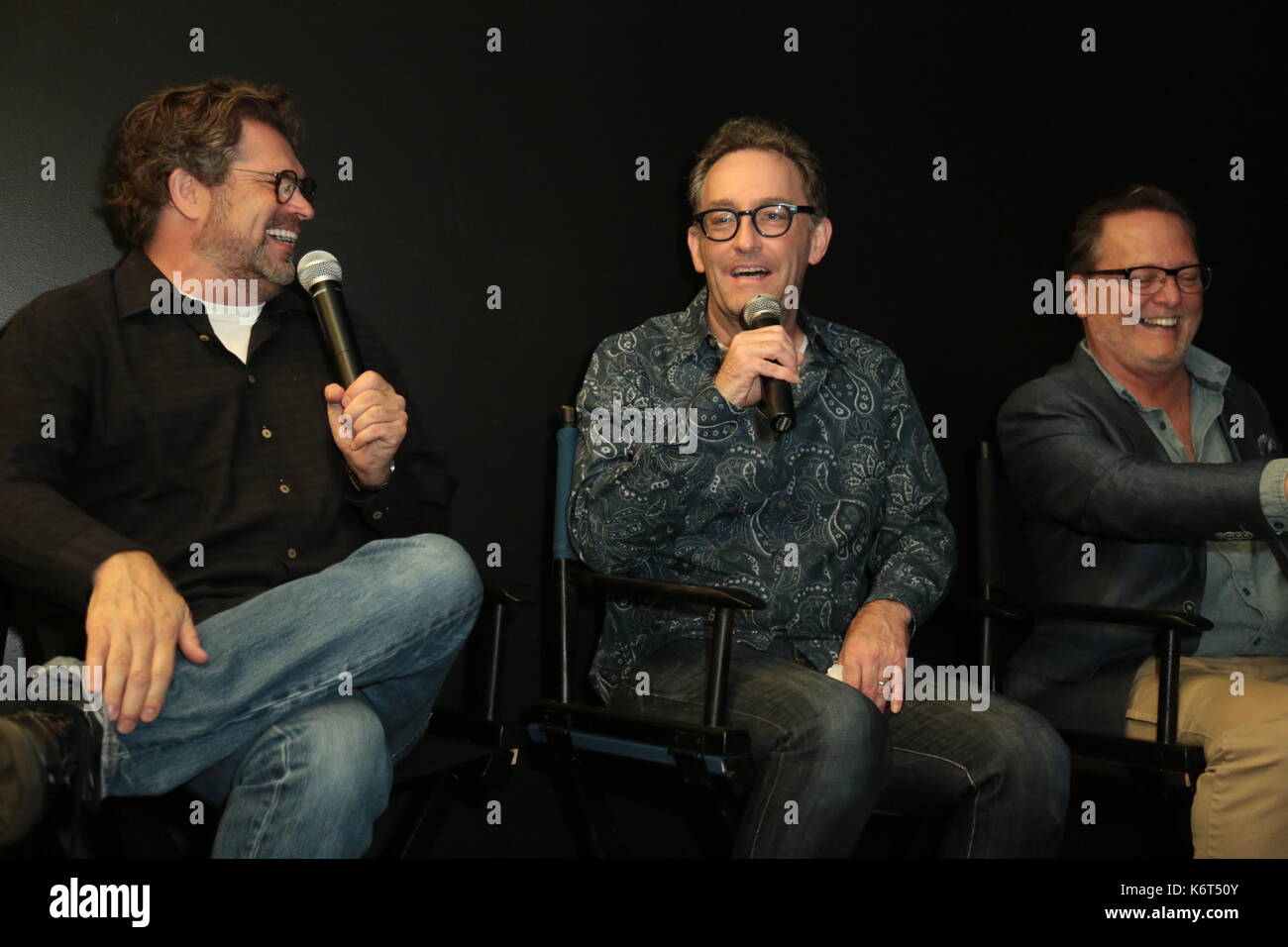Dana Gould, Tom Kenny und Frank Dietz Bei der Arena Cinelounge im Hollywood Nachbarschaft von Los Angeles, Kalifornien, während einer speziellen Siebung von 'Batman: The Movie". Mit: Dana Gould, Tom Kenny, Frank Dietz Wo: Los Angeles, Kalifornien, Vereinigte Staaten, wenn: 12. Aug. 2017 Credit: Guillermo Proano/WENN.com Stockfoto