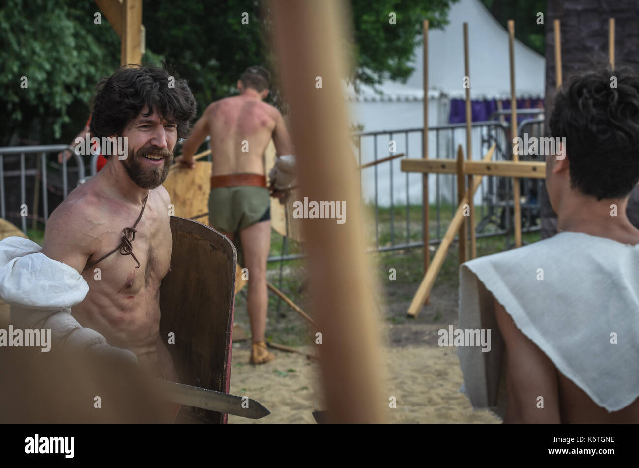 Moskau, Russland - Juni 06,2016: Lifestyle Bild des antiken gladiator Krieger bereit, am Festival zu kämpfen. Stockfoto