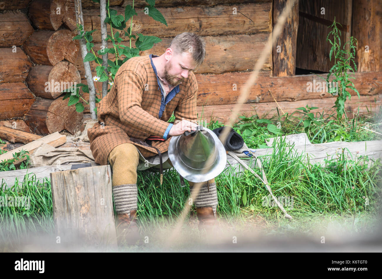 Moskau, Russland - Juni 06,2016: Lifestyle Bild der alten Krieger bereit, am Festival zu kämpfen. Stockfoto