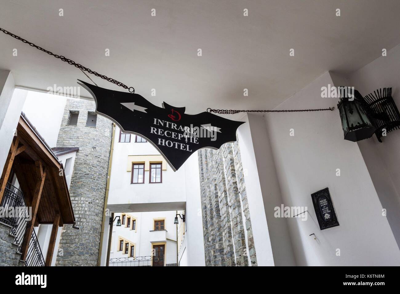 Rumänien, Transsilvanien, Tihuta Pass, Hotel Castel Dracula, Interieur, bat Kunst Stockfoto