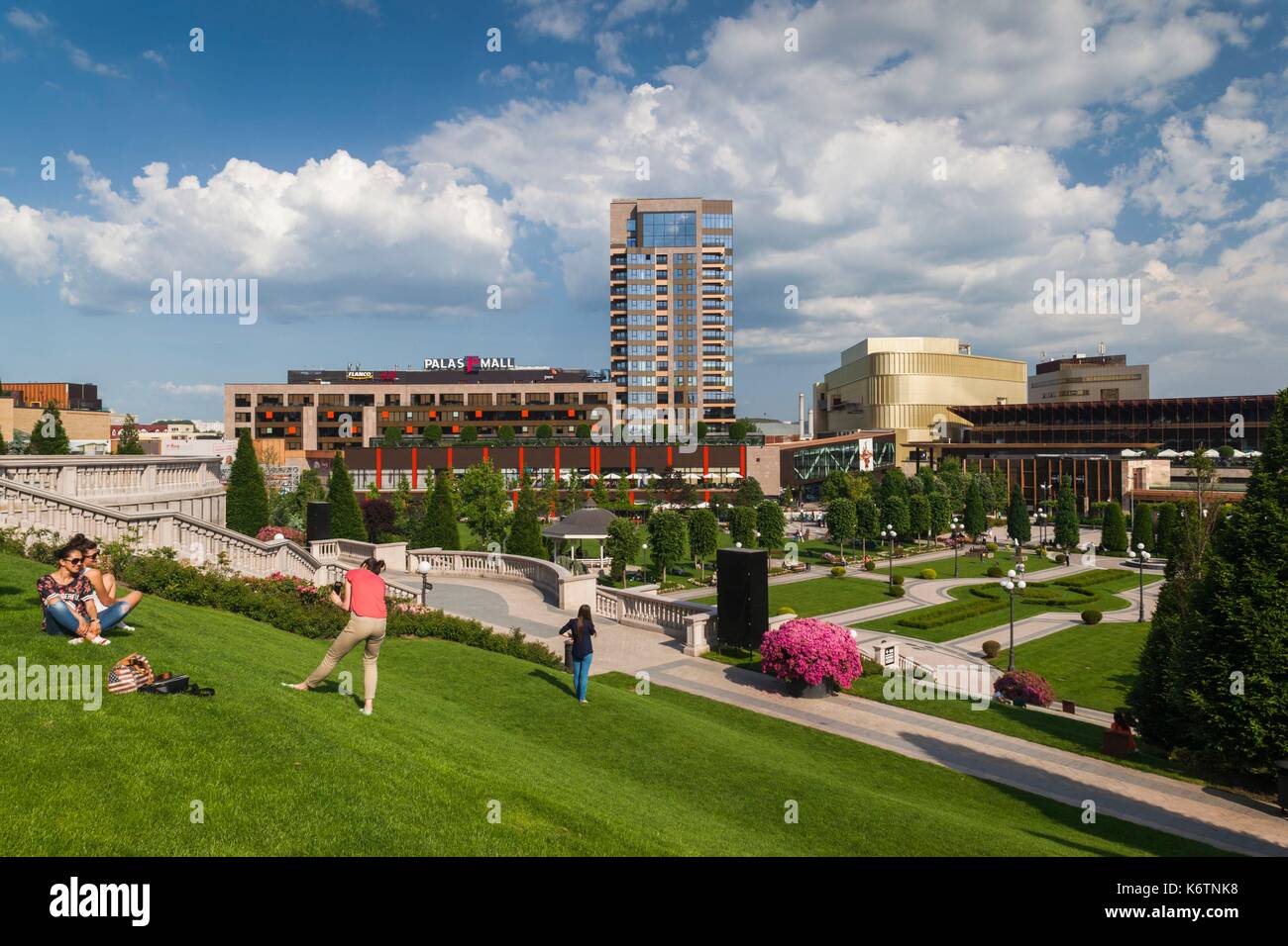 Rumänien, Moldawien Region, Iasi, Palas Mall durch den Palast der Kultur Stockfoto