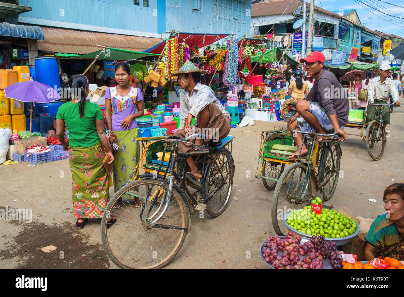 Myanmar (Burma), Rakhine State (oder Zustand), Sittwe Arakan, Nahverkehr oder trishaw in der Nähe des Central Market Stockfoto