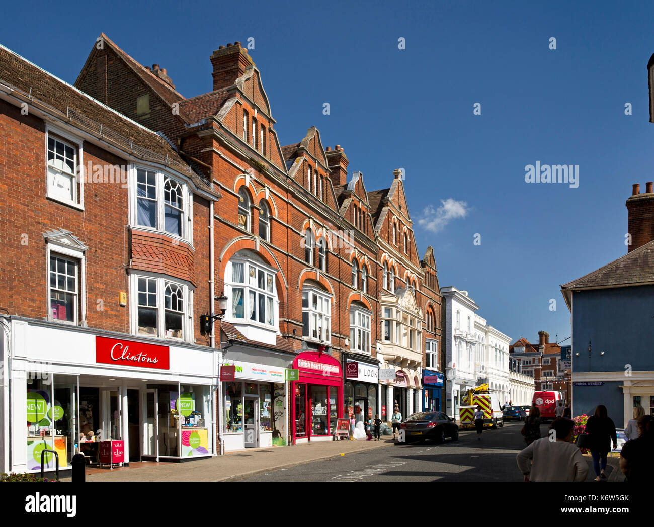 Großbritannien, England, Essex, Saffron Walden, Stadtzentrum, King Street Shops Stockfoto