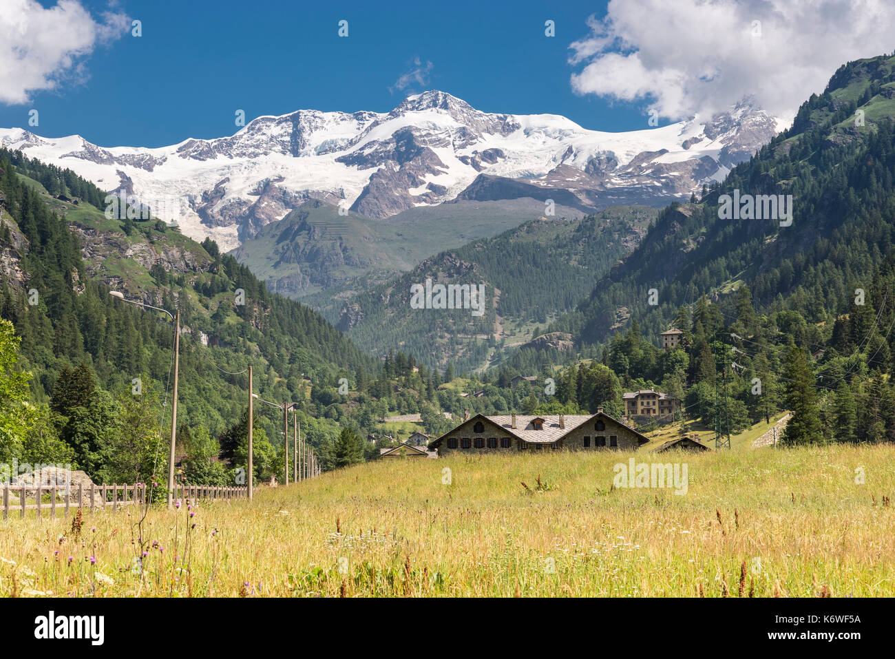 Lystal, hinter dem Lys Gletscher und dem Monte Rosa, Gressoney-Saint-Jean, Aostatal, Aostatal, Italien Stockfoto