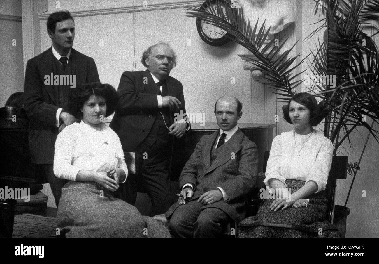 Gelee D'Aranyi und Schwester Adila mit Pablo Casals, Donald Francis Tovey & Julius Röntgen an tovey's Home bei Northlands c 1911. Ungarischen Geiger, 30 Mai 1893 - 30. März 1966. Mit freundlicher Genehmigung des C.F. Flesch Stockfoto