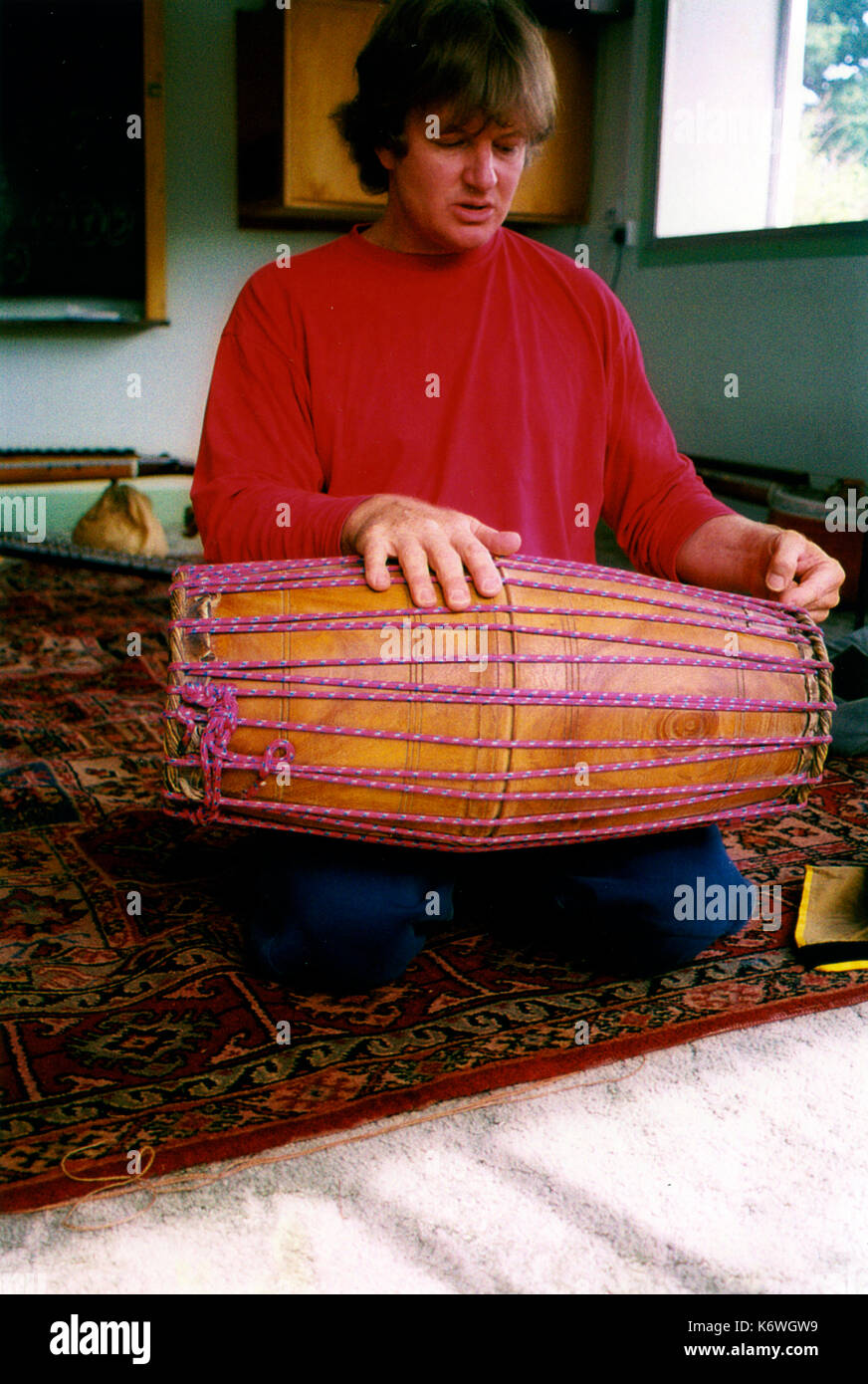 Mridangam - indische Trommel. Dartington 2000. Stockfoto