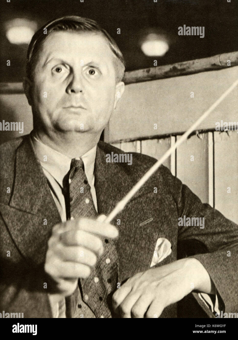 Bosch, Fritz-Holding baton Ca. 1930 von Walter Firner. Deutscher Dirigent (1890-1951) Stockfoto