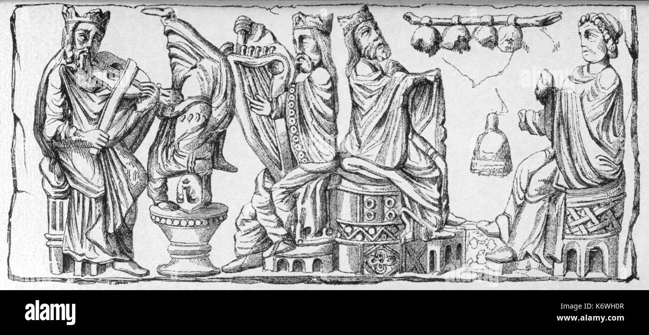 Die Funktion "INSTR" - Mittelalterliche 11 thC-bas-relief, die Musiker spielen (L-R): vielle/Fiddle; Jonglage / TUMBLING; Harfe; Glockenspiel (mit 4 Glocken) gefunden in den Ruinen der Abtei von St George Boscherville Stockfoto