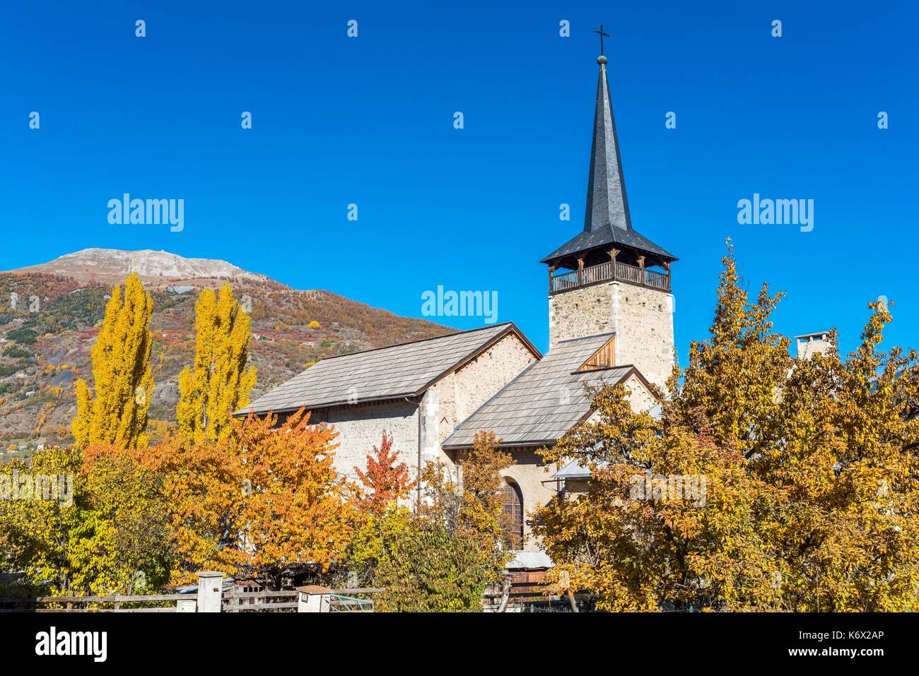 Frankreich, Hautes-Alpes, Brianonnais, Umgebung von Brianon, Villard-Saint-Pancrace, Saint-Pancrace Pfarrkirche Stockfoto