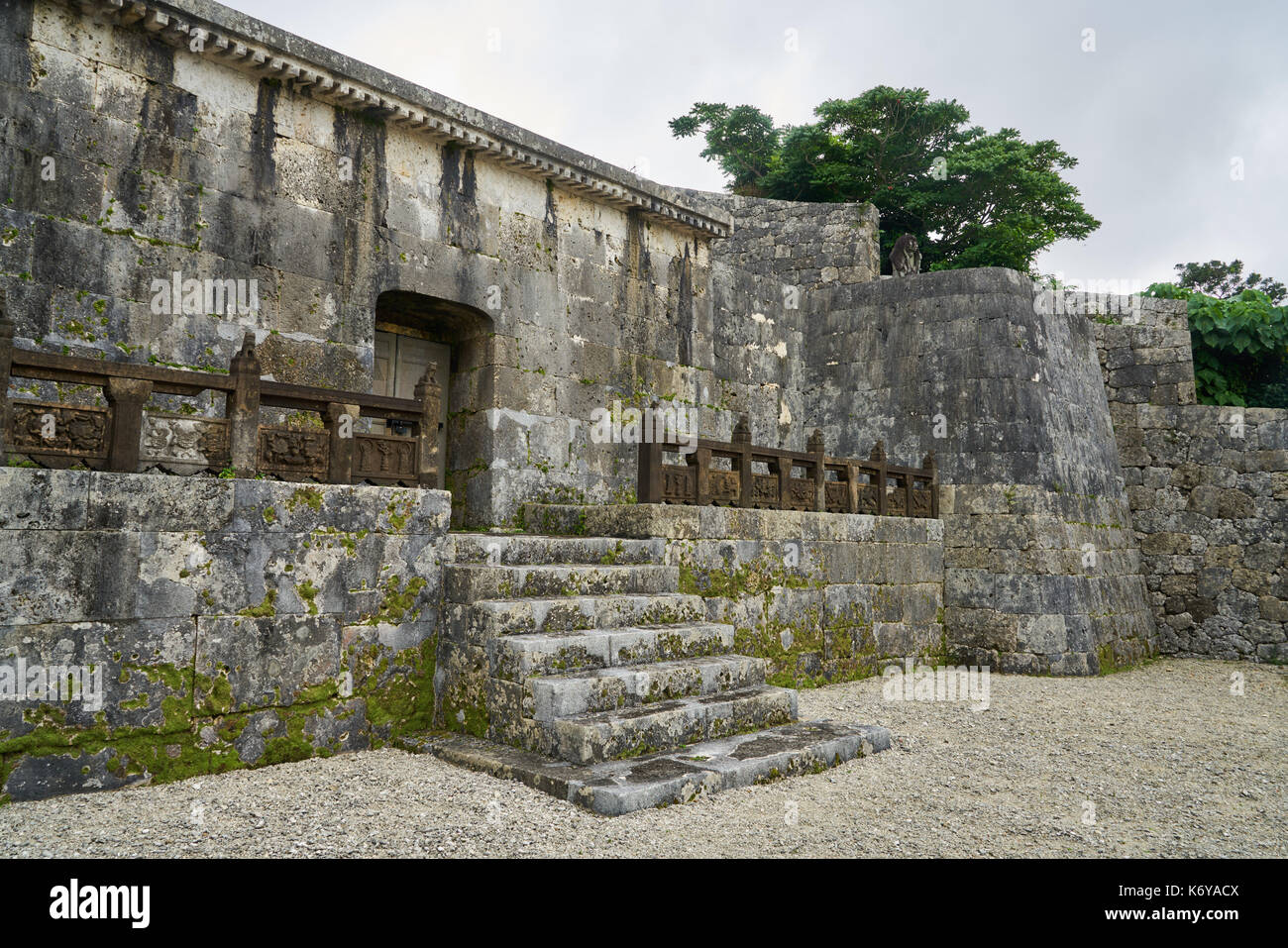 Tamaudun Mausoleum in Okinawa, Japan. Das Königliche Mausoleum, eingeschrieben in das Verzeichnis des Weltkulturerbes Stockfoto