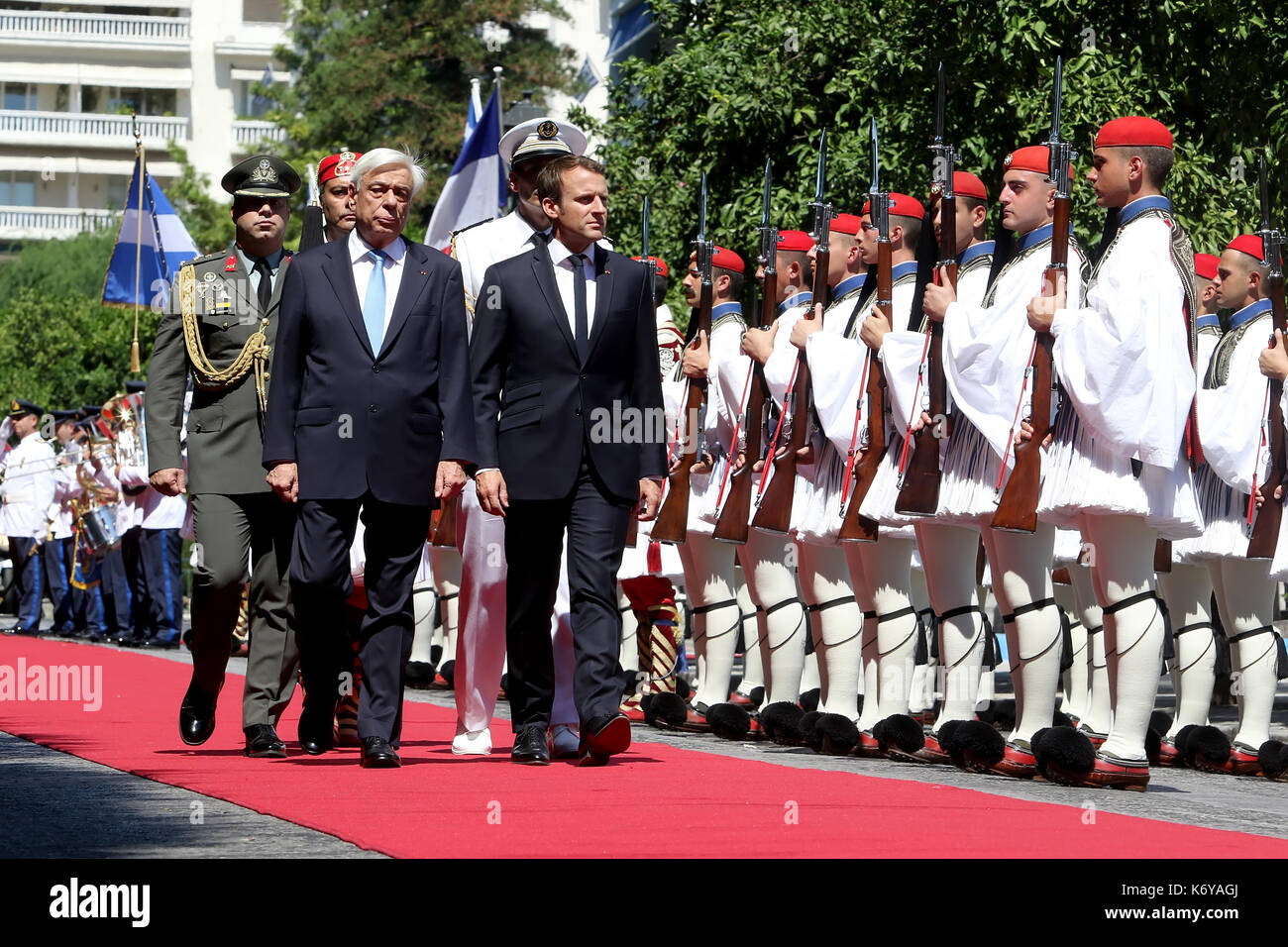 Athen, Griechenland - 7 September, 2017: Der französische Präsident Emmanuel Längestrich mit seiner Frau Brigitte während der Begrüßungszeremonie im Präsidentenpalast in Stockfoto