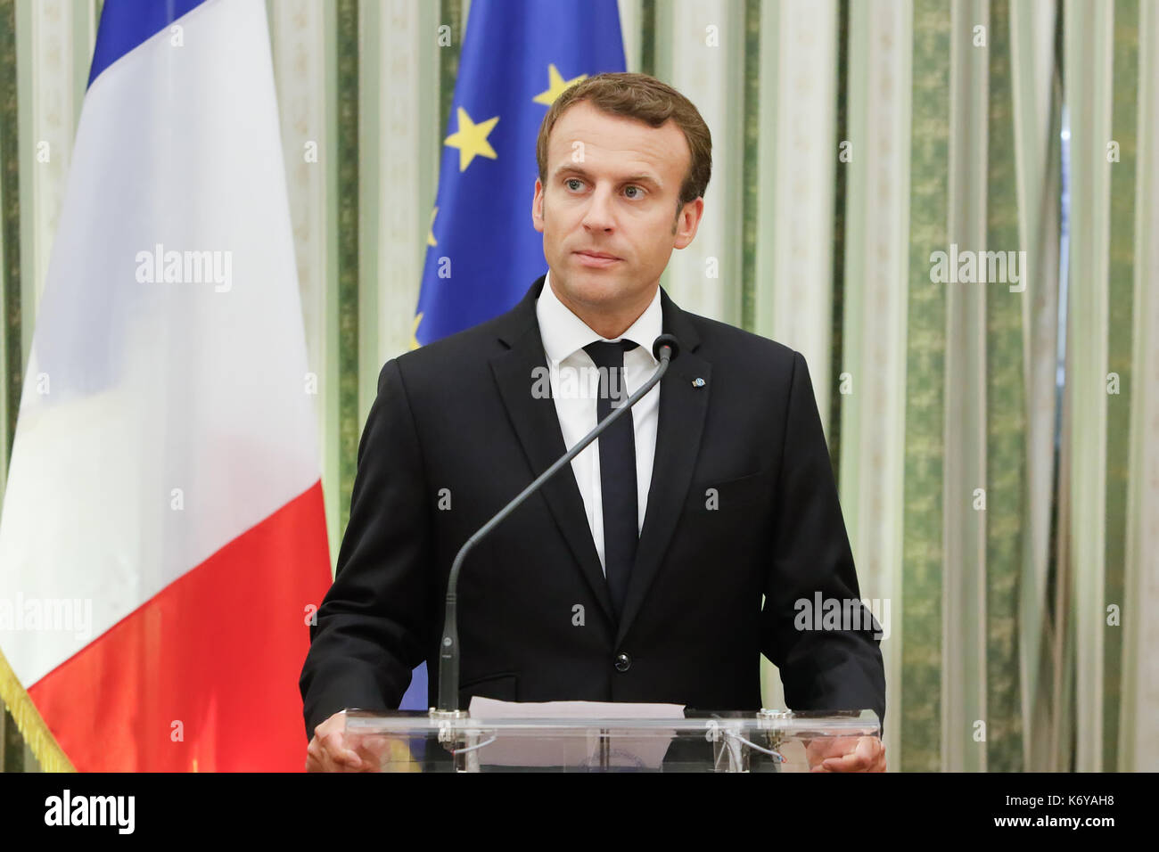 Athen, Griechenland - 7 September, 2017: Der französische Präsident Emmanuel Längestrich mit seiner Frau Brigitte während der Begrüßungszeremonie im Präsidentenpalast in Stockfoto