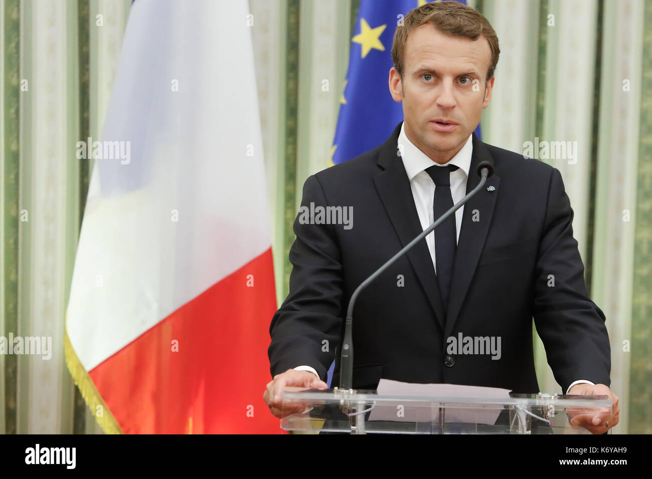 Athen, Griechenland - 7 September, 2017: Der französische Präsident Emmanuel Längestrich mit seiner Frau Brigitte während der Begrüßungszeremonie im Präsidentenpalast in Stockfoto