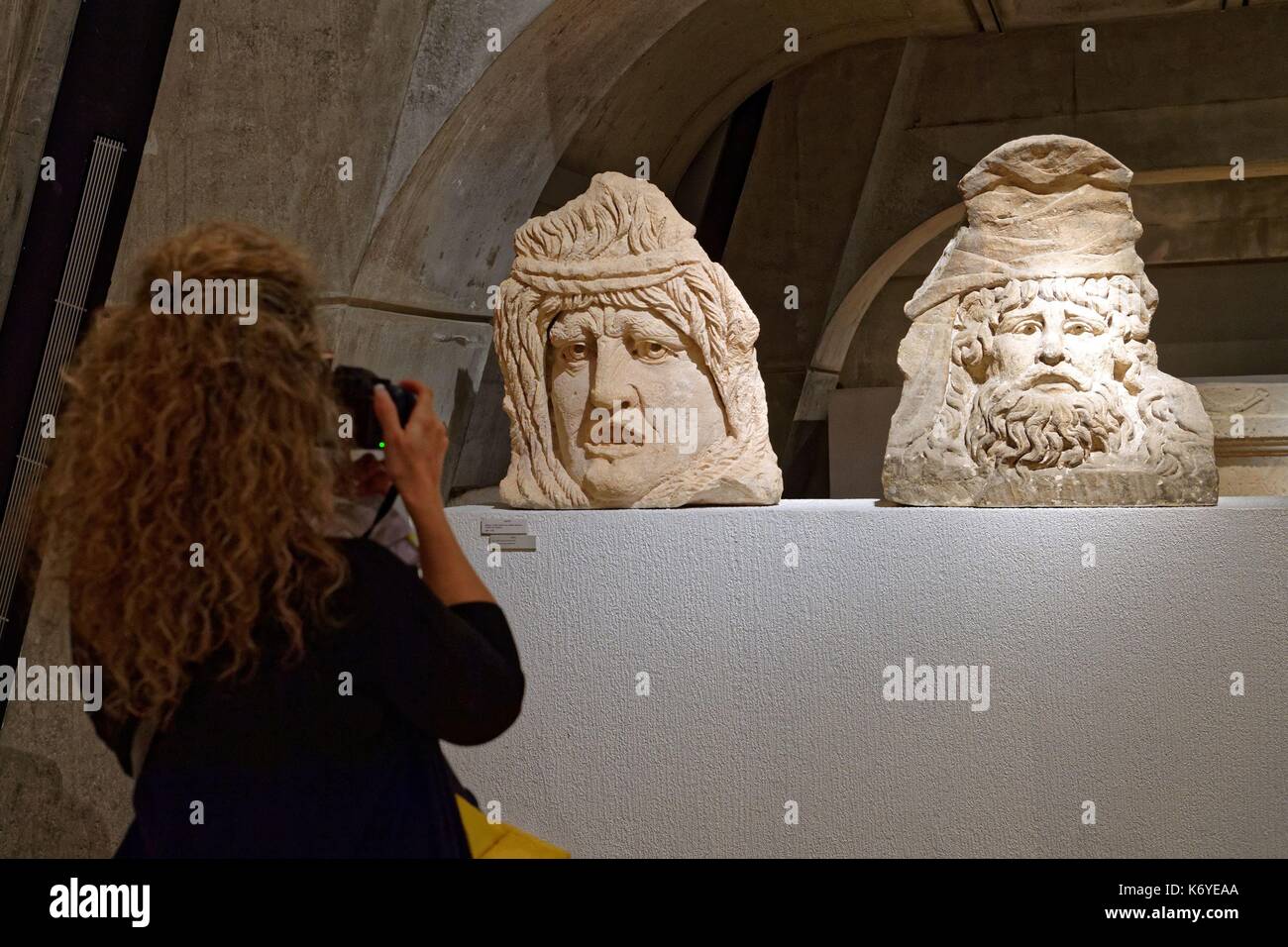 Frankreich, Rhone, Lyon, historische Stätte als Weltkulturerbe von der UNESCO, Colline de Fourviere, gallo-römische Museum der Fourvire vom Architekten Bernard Zehrfuss, Larve, Ecke Mask Lady's von einer Beerdigung Bauwerk errichtet Stockfoto