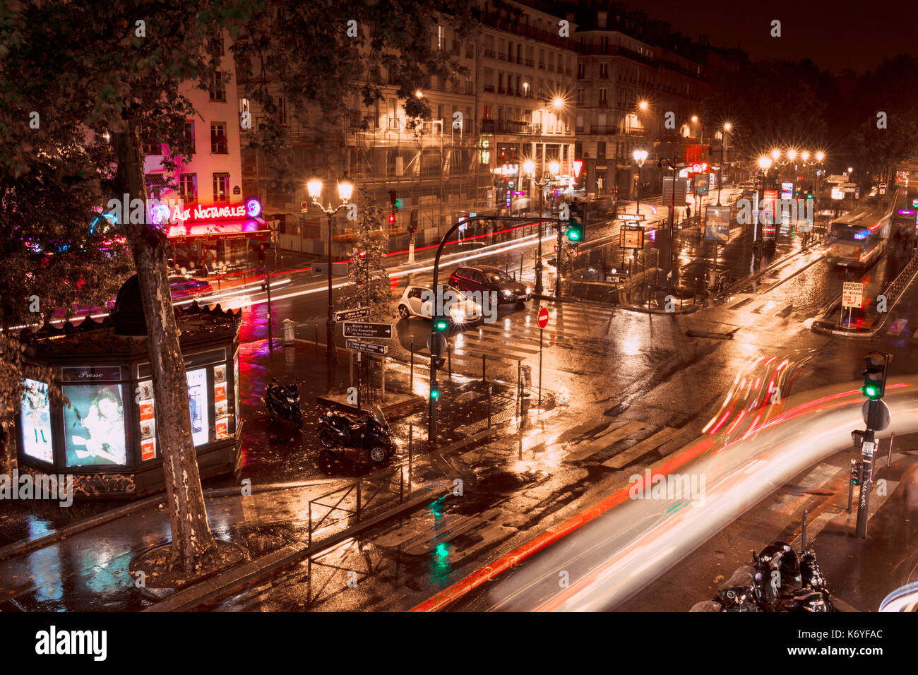 Kreuzung in Pigalle, Paris. Stockfoto