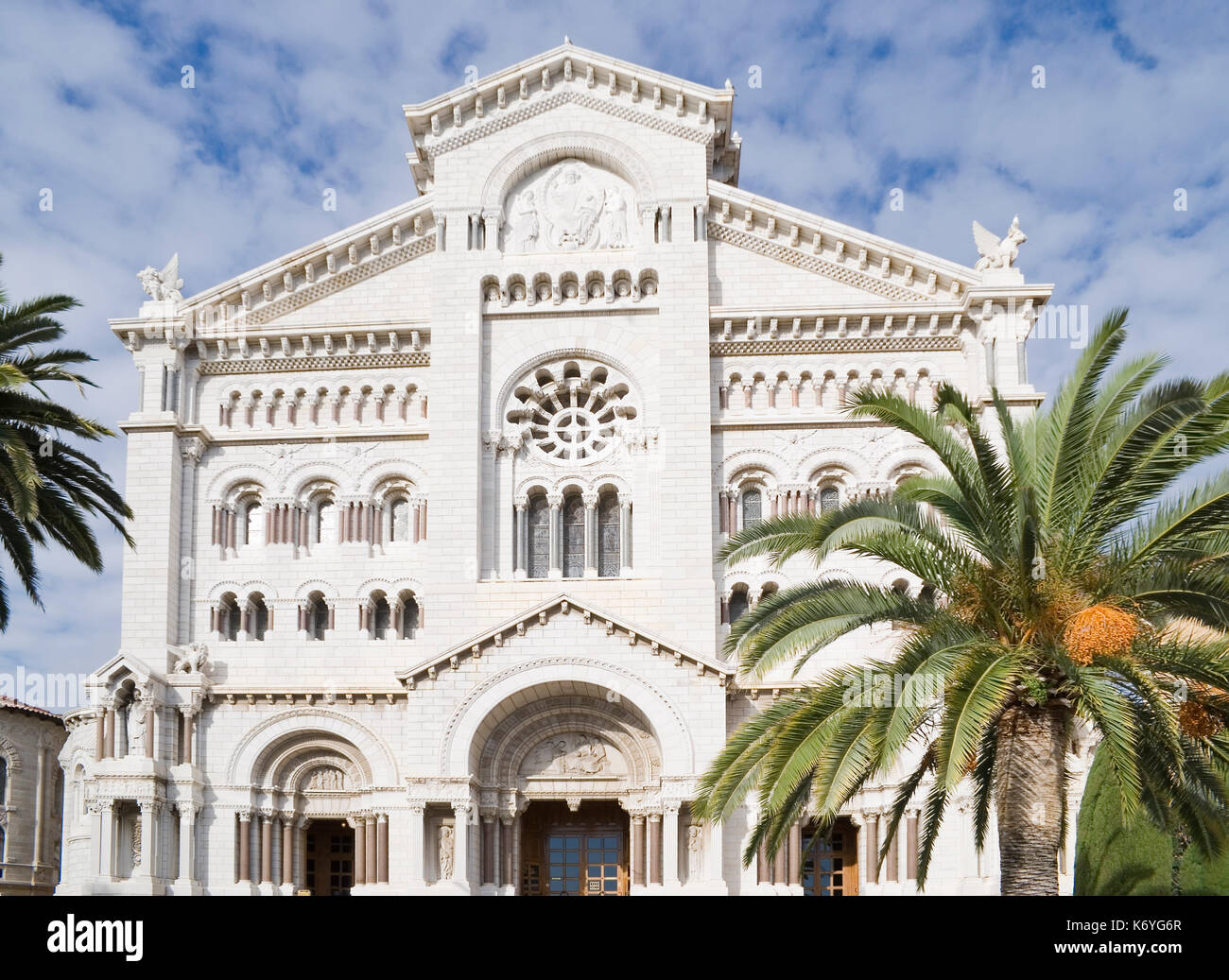 Die St.-Nikolaus-Kirche in Monaco. Die Kathedrale wurde 1875 geweiht und ist auf der Website der ersten Pfarrkirche in Monaco im Jahre 1252 erbaut und d Stockfoto