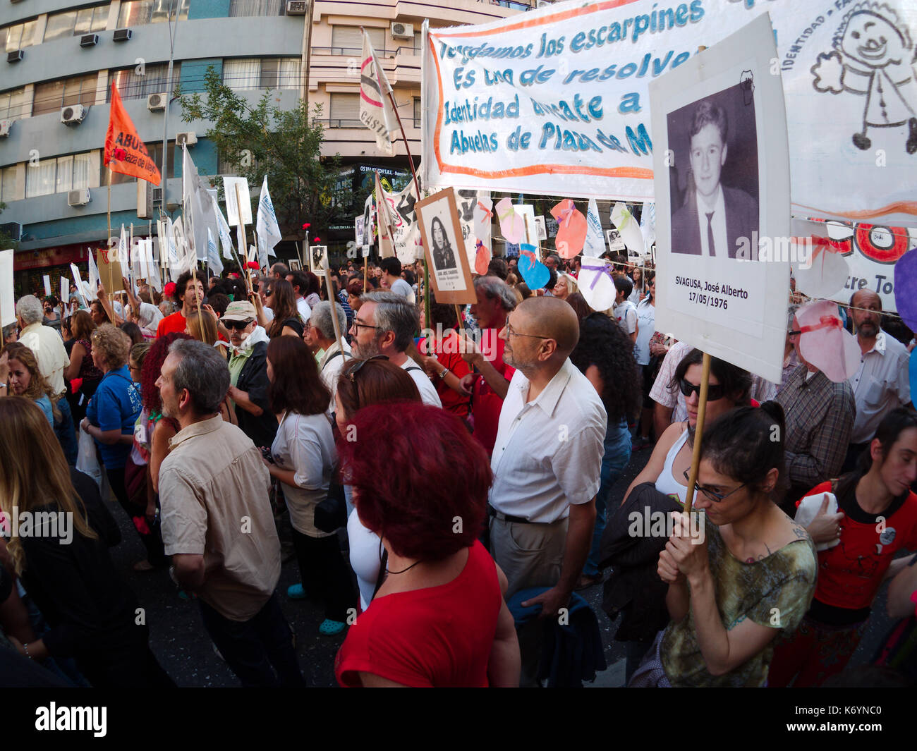 Cordoba, Argentinien - 24. März 2016: Demonstrationen am Tag des Gedenkens für Wahrheit und Gerechtigkeit (Día de la Memoria por la Verdad y la Justicia). Stockfoto