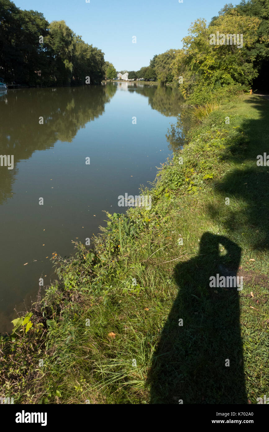 Malerische Erie Canal mit Fotografen Schatten. Stockfoto