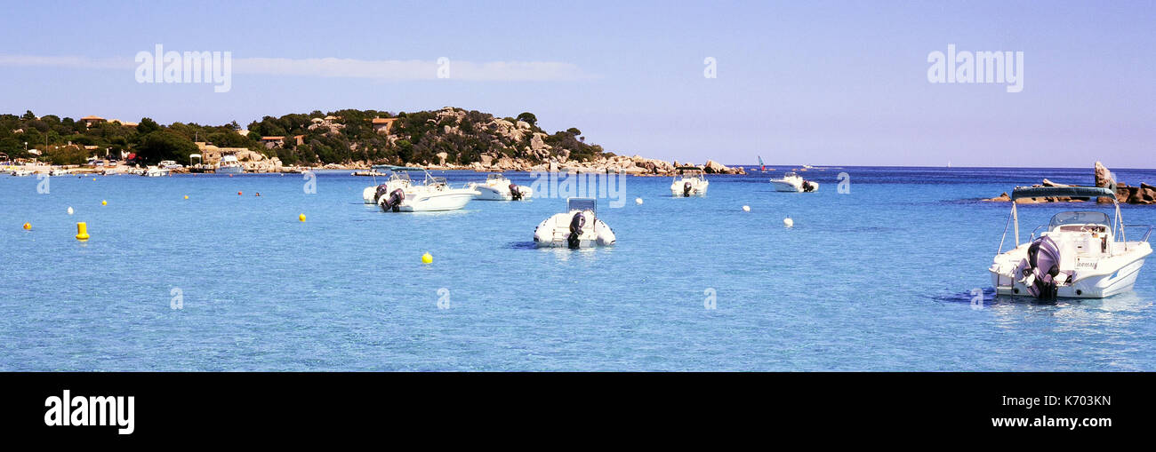 Korsika - Korsika (/ˈkɔːrsɪkə/; Französisch: Korsika [kɔʁs]; Korsika und Italienisch: Korsika [ˈkɔrsika]) ist eine Insel im Mittelmeer und eine der 18 Regionen Frankreichs. Es liegt südöstlich des französischen Festlandes und westlich der italienischen Halbinsel, wobei die nächste Landmasse die italienische Insel Sardinien im unmittelbaren Süden ist. Eine einzige Kette von Bergen macht zwei Drittel der Insel aus. Korsika gehört zwar zur französischen Metropole, ist aber auch gesetzlich als territoriale Kollektivität (collectivité territoriale) bezeichnet. Stockfoto