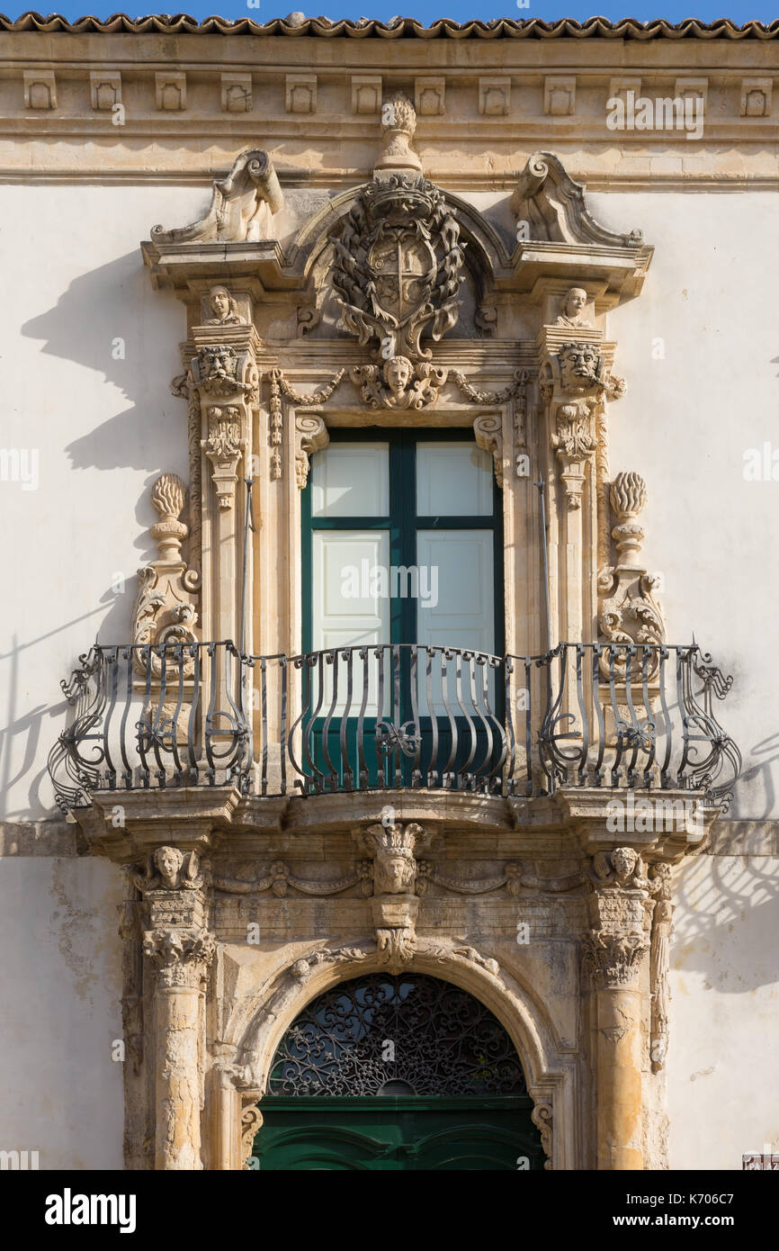 Scicli (Sizilien, Italien) - Palazzo Fava. Dank seiner eleganten Palazzi und Kirchen, und seine malerischen Form, es ist bekannt als die "barocke Jude bekannt Stockfoto