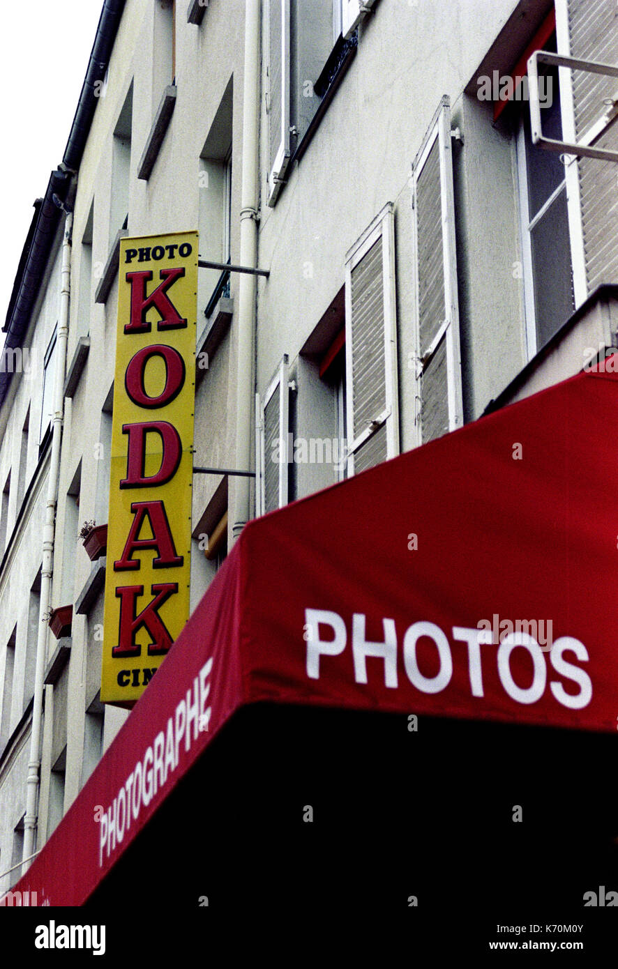 KODAK WAND LOGO PARIS FOTOS SHOP - PARIS SHOP - VINTAGE LOGO - PARIS STREET - KODAK LOGO - SILBER FILM © Frédéric BEAUMONT Stockfoto