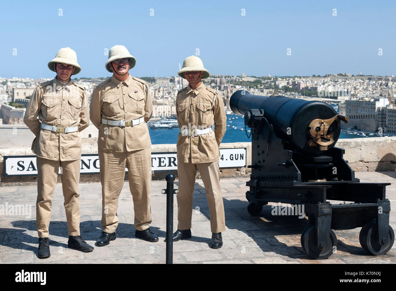 Das uniformierte Personal Der ehrenkompanie Batterie in Valletta, der Hauptstadt von Malta. Stockfoto