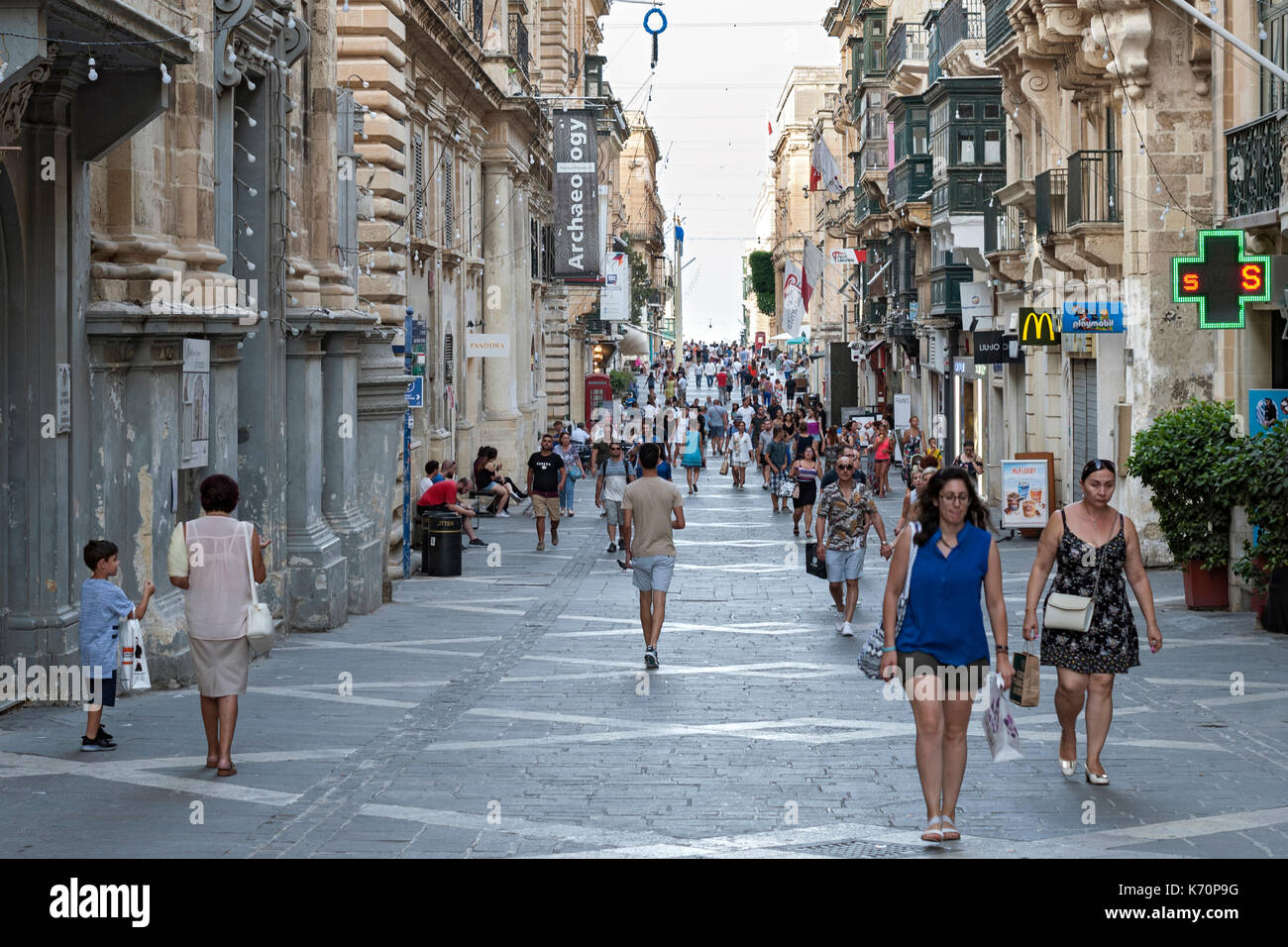 Der Republic Street (Maltesisch: Triq ir-repubblika) in Valletta, der Hauptstadt von Malta. Stockfoto