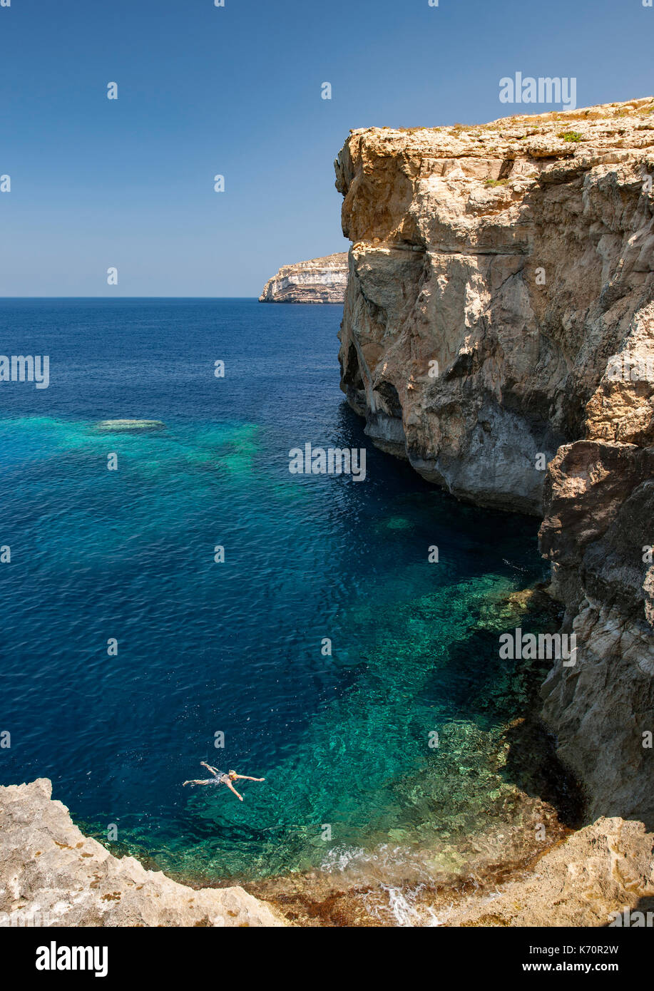 Ehemaliger Standort der Azure Window Rock arch in der Nähe von Dwejra Bay an der Küste der Insel Gozo in Malta. Stockfoto