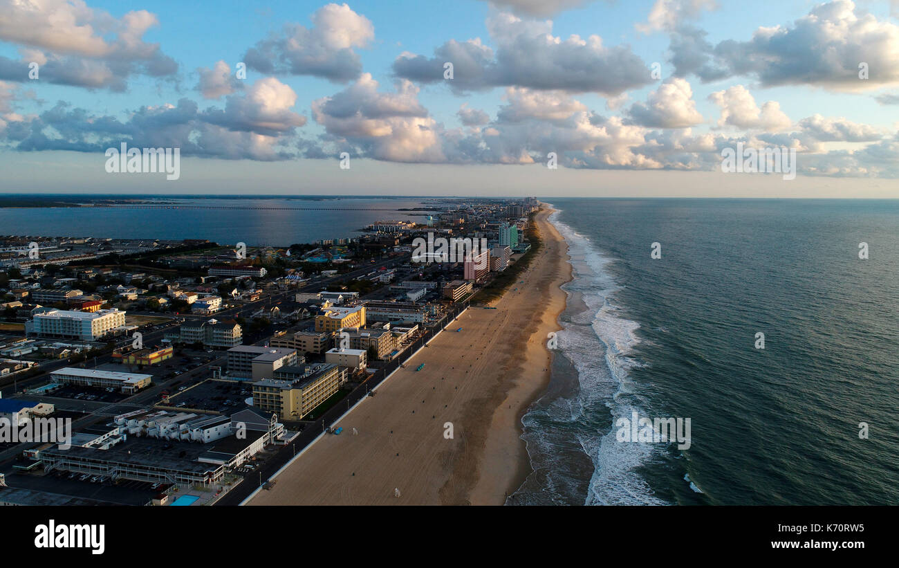 Luftaufnahme von früh morgens am Strand in Ocean City, Maryland Stockfoto