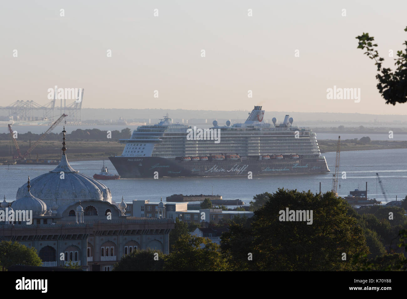 Kreuzfahrtschiff Mein Schiff 3 Dargestellt Gravesend Auf