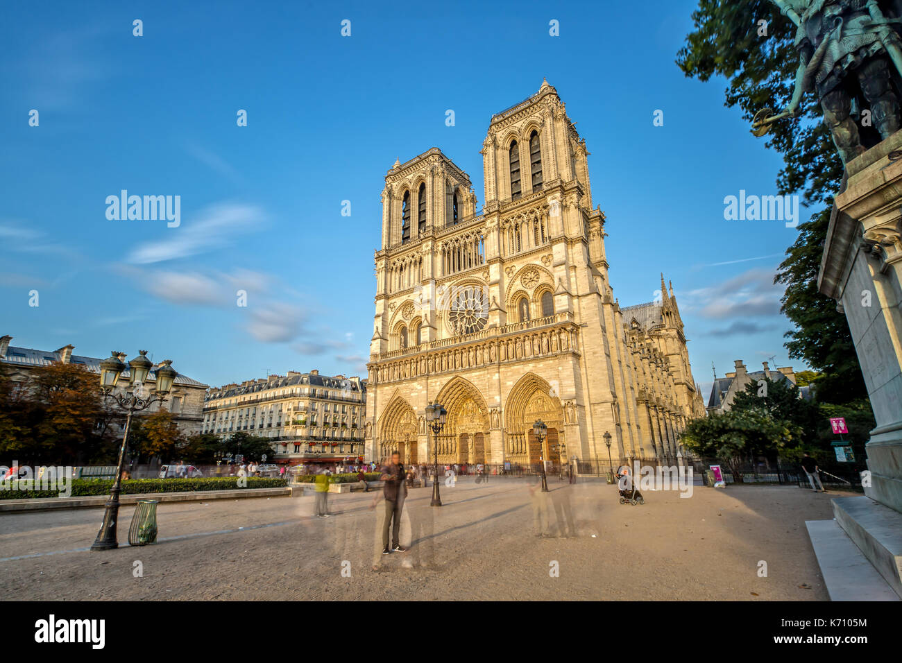 Notre Dame in Paris zur Goldenen Stunde Stockfoto