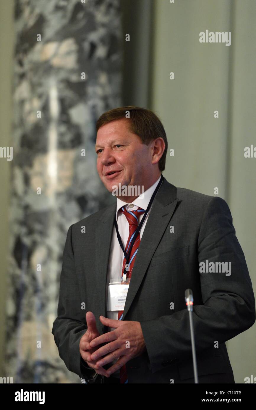 St. Petersburg, Russland - 22. Juni 2015: Rektor der Universität ITMO Vladimir Vasilyev während der Sankt Petersburg wissenschaftliches Forum "Nanostrukturen: Phys Stockfoto