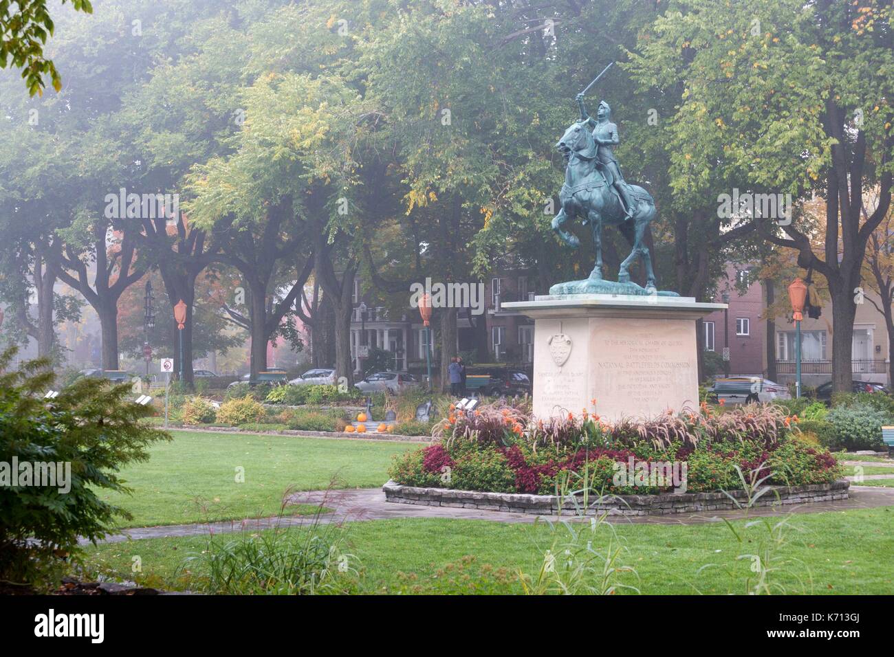 Kanada, Quebec, die malerische Chemin du Roy, Quebec, Abraham Plains, der Parc des Champs-de-Bataille, der Jeanne d'Arc Gärten, Reiterstandbild von der Magd der Orleeans im Herbst Nebel Stockfoto