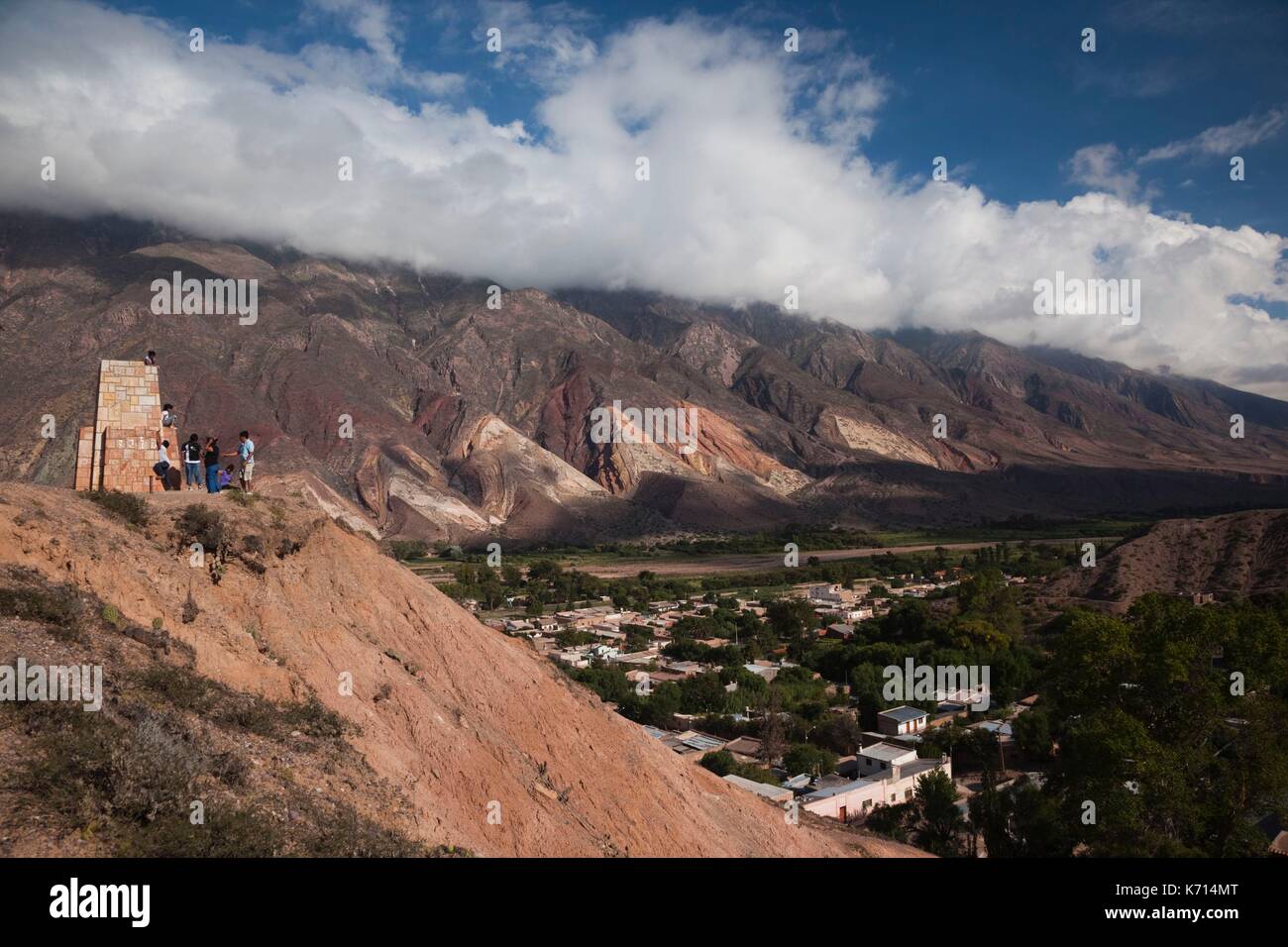 Argentinien, Provinz Jujuy, Quebrada de Humamuaca Canyon, Maimara, die Stadt und der Maler Palette Hill, Cerro Paleta del Pintor Stockfoto