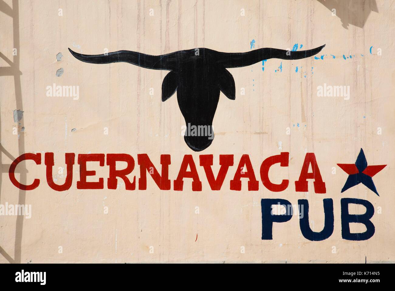 Argentinien, Provinz Jujuy, Quebrada de Humamuaca Canyon, Tilcara, Pub Schild Stockfoto