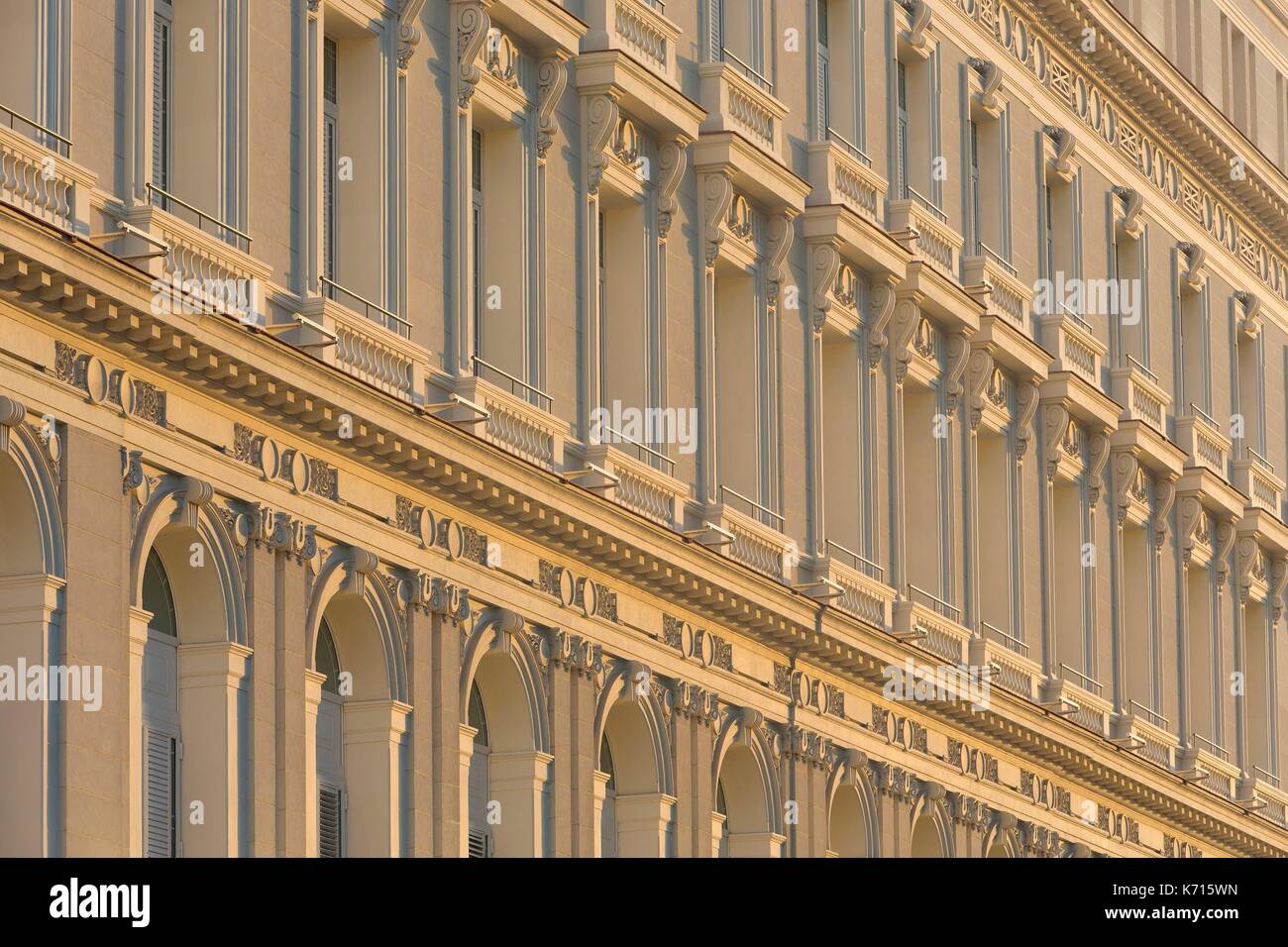 Kuba, Provinz Ciudad de la Habana, Havanna, Habana Vieja Bezirk als Weltkulturerbe von der UNESCO, Fassade des Gran Hotel manzana Kempinski, das die Großen zu speichern Manzana de Gomez. Stockfoto