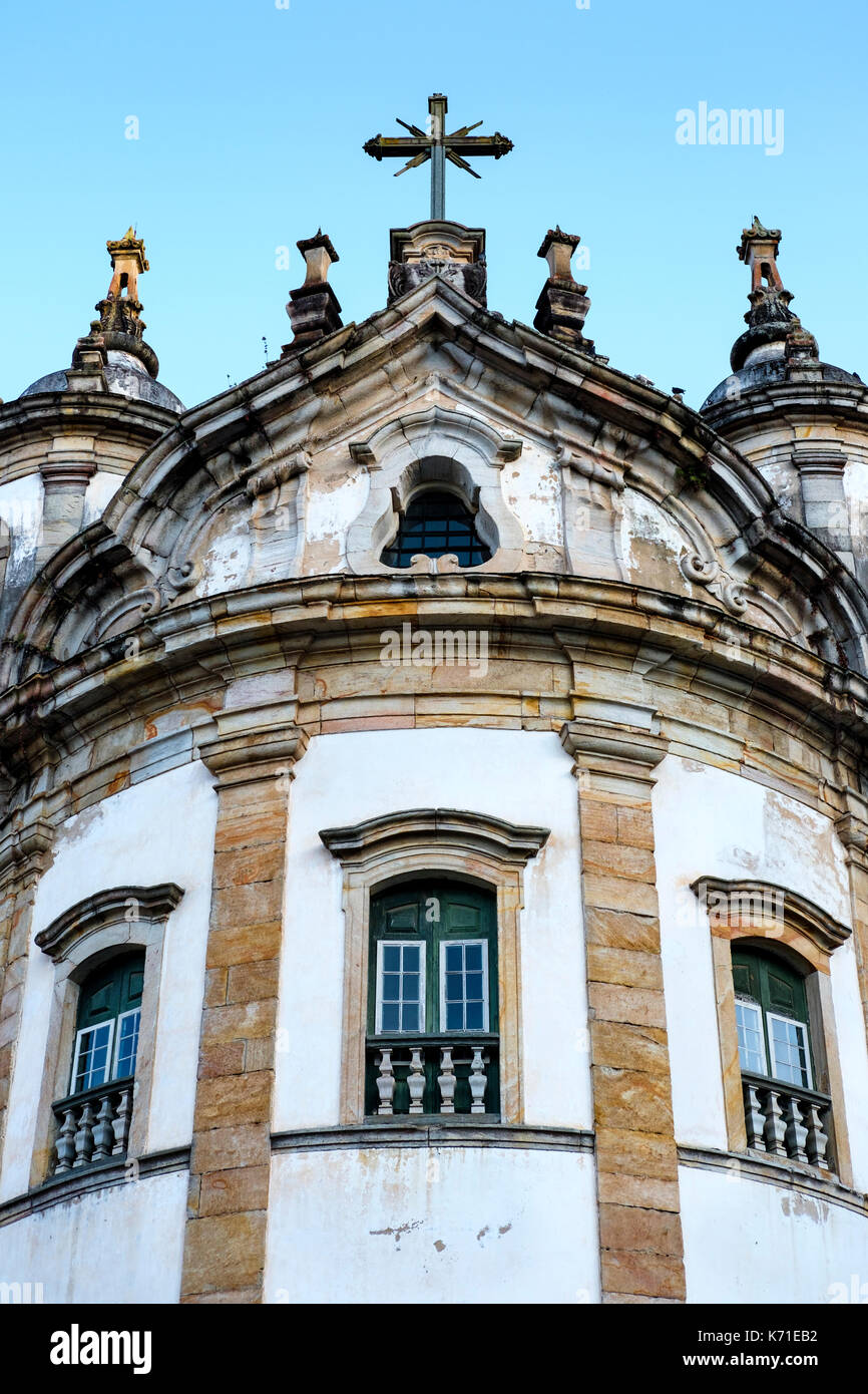 Fassade, Außenansicht der Kirche Nossa Senhora do Rosario, Beispiel kolonialer und barocke Architektur in Belo Horizonte, Minas Gerais, Brasilien. Stockfoto