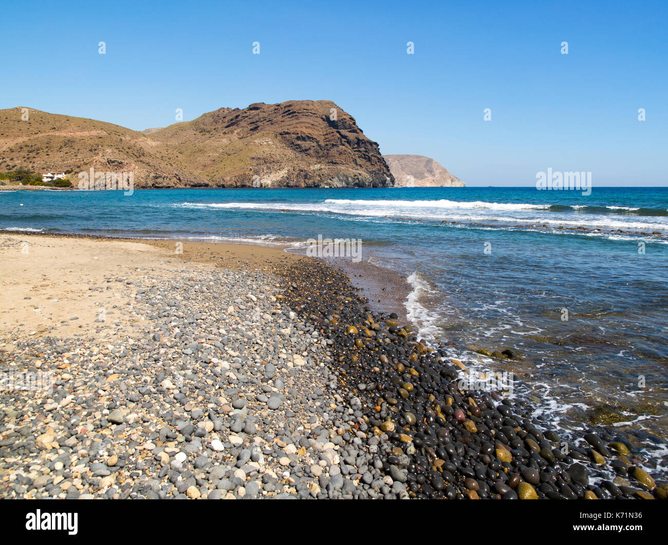 Küsten-Ansicht Landzungen und Wellen Las Negras, Naturpark Cabo de Gata, Almeria, Spanien Stockfoto