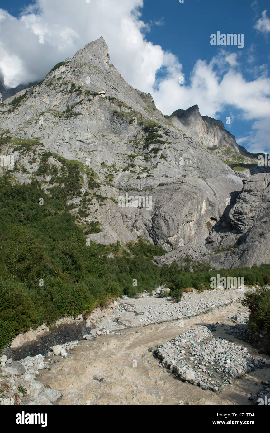Schwarze Lüzschine Fluss desposited Felsen von Oberer Grindelwaldgeltscher, Grindelwald, Schweiz gewaschen Stockfoto