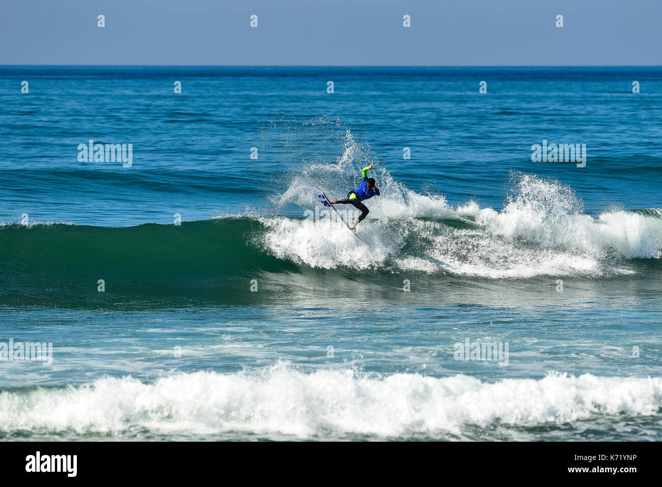 San Clemente, USA. 13. September 2017. Surfer konkurrieren Kopf an Kopf während der 2017 Hurley Pro Surf Contest im unteren Gerüste, San Onofre Park, CA. Surfer: Hesekiel Lau (USA, HAwaii). Credit: Benjamin Ginsberg/Alamy Leben Nachrichten. Stockfoto