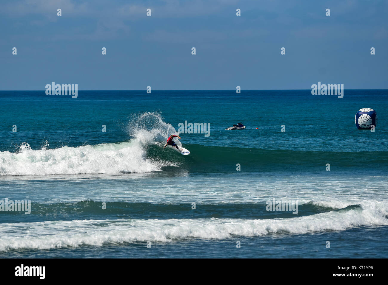 San Clemente, USA. 13. September 2017. Surfer konkurrieren Kopf an Kopf während der 2017 Hurley Pro Surf Contest im unteren Gerüste, San Onofre Park, CA. Surfer: Adrian Buchan (AUS). Credit: Benjamin Ginsberg/Alamy Leben Nachrichten. Stockfoto San Clemente, USA. 13. September 2017. Surfer konkurrieren Kopf an Kopf während der 2017 Hurley Pro Surf Contest im unteren Gerüste, San Onofre Park, CA. Surfer: Adrian Buchan (AUS). Credit: Benjamin Ginsberg/Alamy Leben Nachrichten. Stockfoto