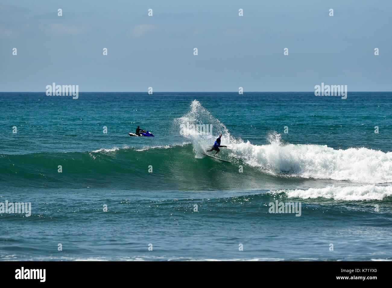San Clemente, USA. 13. September 2017. Surfer konkurrieren Kopf an Kopf während der 2017 Hurley Pro Surf Contest im unteren Gerüste, San Onofre Park, CA. Surfer: Jeremy Flores (FRA). Credit: Benjamin Ginsberg/Alamy Leben Nachrichten. Stockfoto San Clemente, USA. 13. September 2017. Surfer konkurrieren Kopf an Kopf während der 2017 Hurley Pro Surf Contest im unteren Gerüste, San Onofre Park, CA. Surfer: Jeremy Flores (FRA). Credit: Benjamin Ginsberg/Alamy Leben Nachrichten. Stockfoto