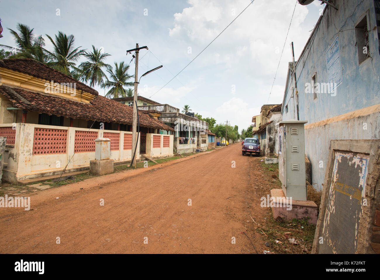 Eine unbefestigte Straße in Tranquebar, Tamil Nadu, Indien Stockfoto